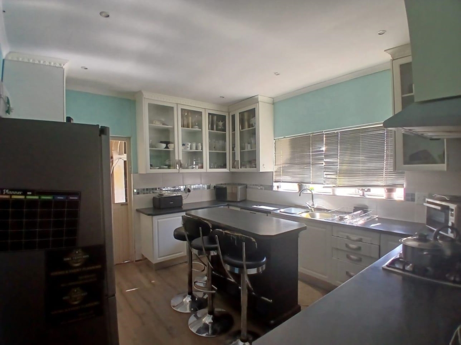 4 Bedroom Property for Sale in Avondale Western Cape